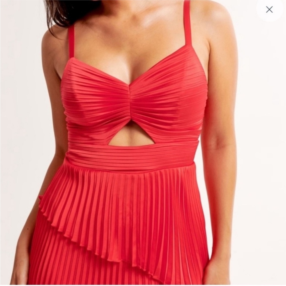 Abercrombie Red Pleated Dress with cutout - Picture 3 of 8
